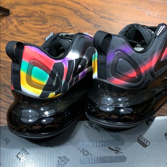 NIKE AIR MAX 720 Black/Metallic Silver - Picture 13 of 16